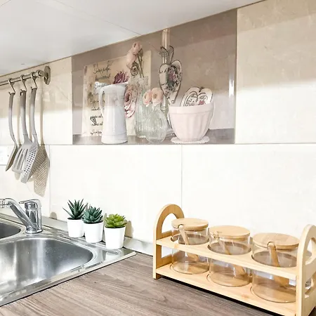 Sea La Vie Apartment *