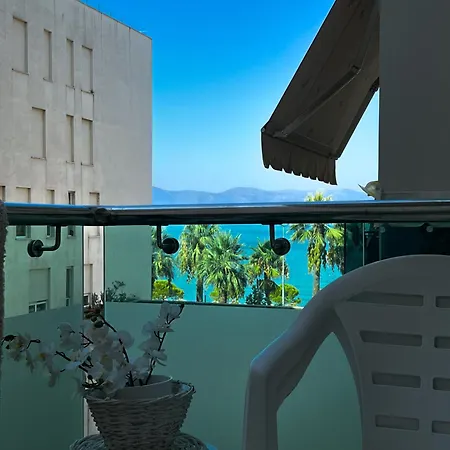 Sea La Vie فلورا