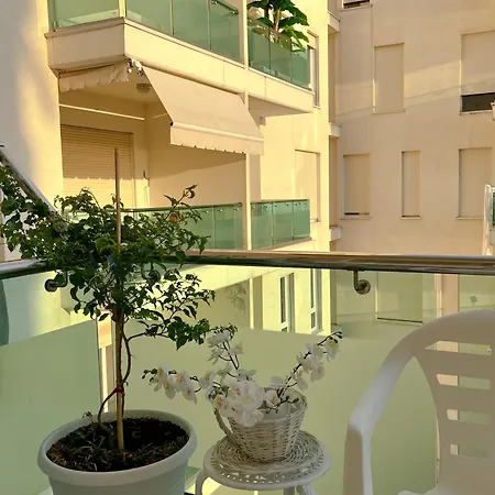 Sea La Vie Apartment *