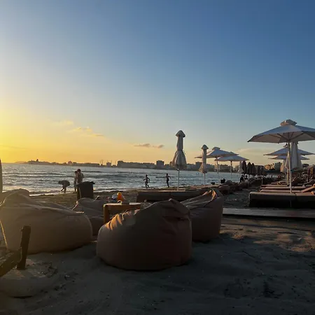 Sea La Vie *